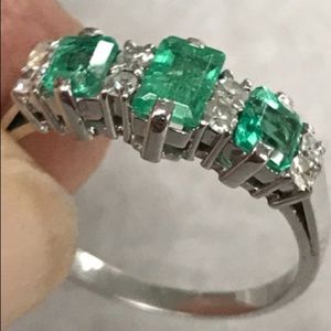 Vintage Columbian Emerald  diamond 18 kt gold ring
